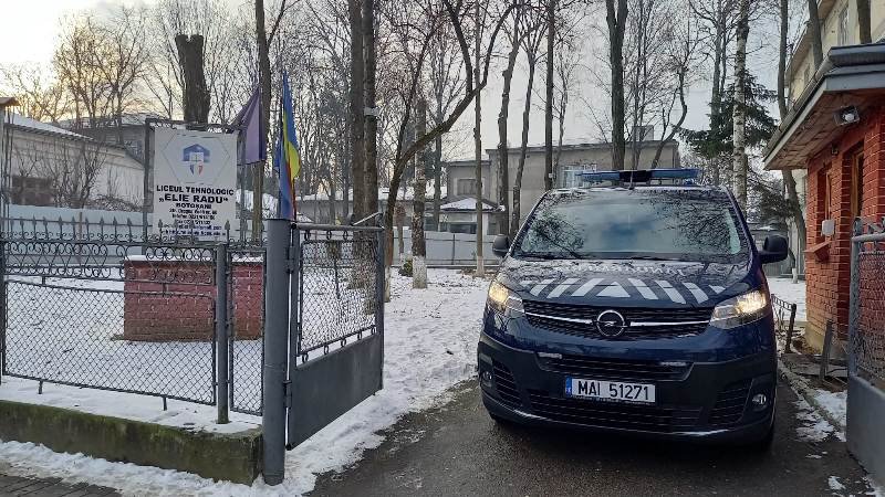Jandarmii botoșăneni au reluat activitățile preventive la școli după încheierea vacanței de iarnă
