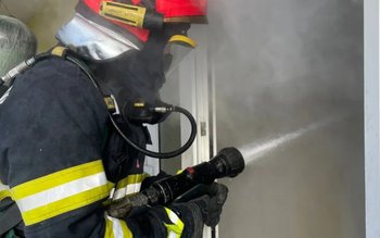 Pericol pentru două case din …