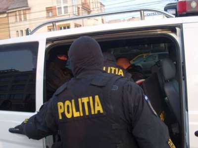 Două mandate de executare a …