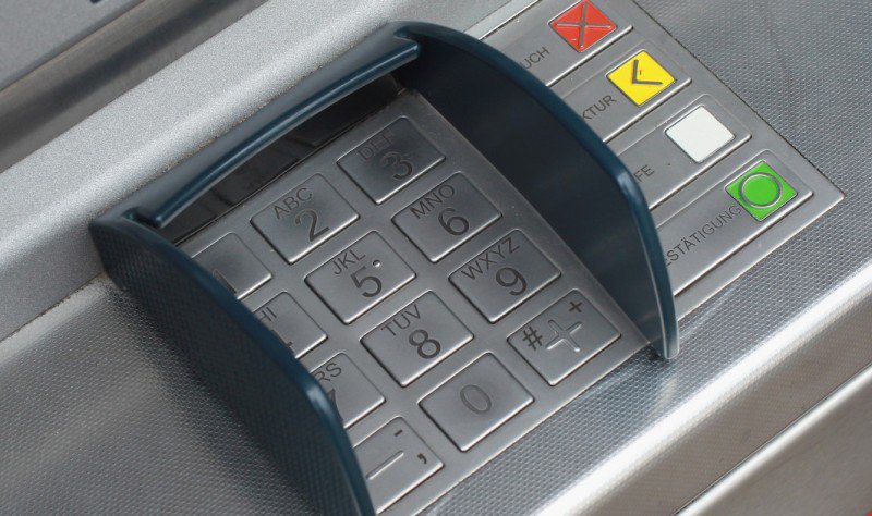 Poliția face apel! Cine a pierdut 15.000 de lei, au fost găsiți la un bancomat?