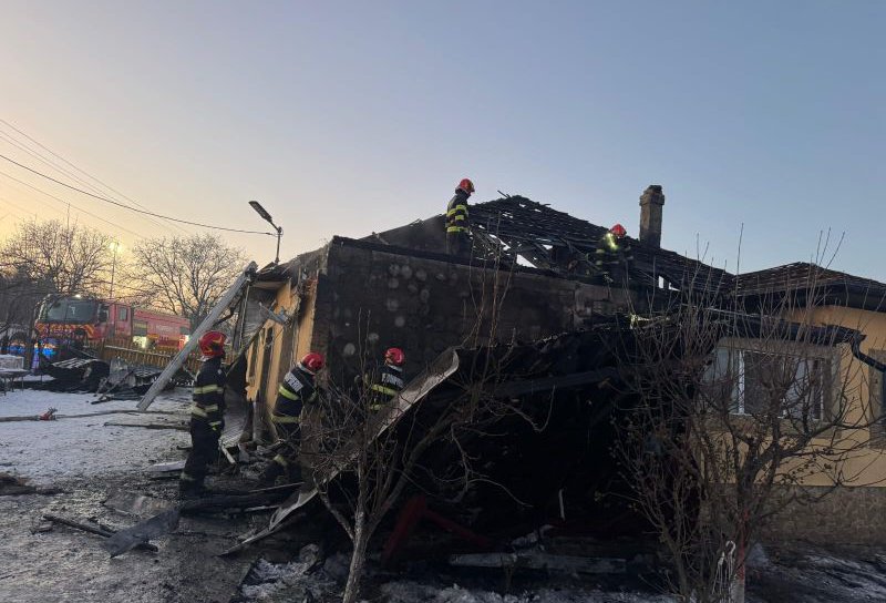Incendiu la Cristești: În plină iarnă o familie din a rămas fără acoperiș deasupra capului