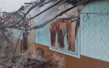 Casă din Carasa distrusă într-un …