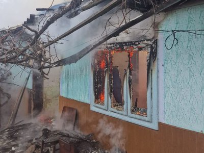 Casă din Carasa distrusă într-un …