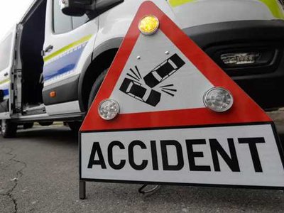 Accident la Flămânzi: autoturism răsturnat, …