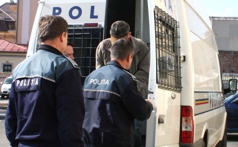 Reţinut pentru conducere fără permis şi sub influenţa băuturilor alcoolice