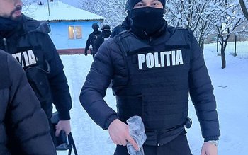 Percheziții ale polițiștilor botoșăneni: armă …