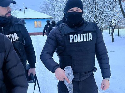 Percheziții ale polițiștilor botoșăneni: armă …