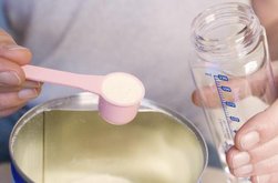 Toxină în laptele pentru bebeluși …