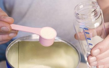 Toxină în laptele pentru bebeluși …