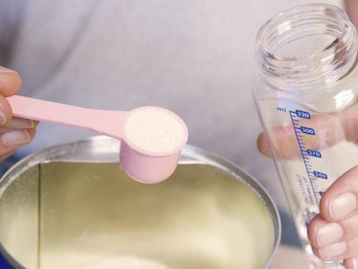 Toxină în laptele pentru bebeluși …