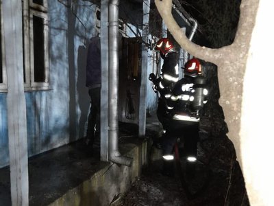 Două persoane au ajuns la …