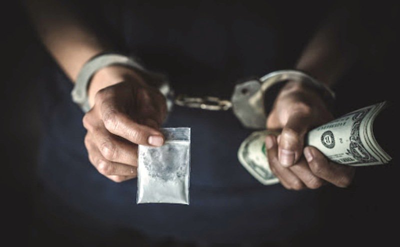 Botoșănean condamnat la 4 ani și 8 luni de închisoare pentru trafic de droguri de mare risc