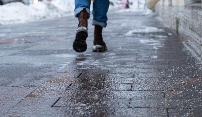 Meteorologii au emis un Cod galben de precipitații mixte, cu depuneri locale de polei