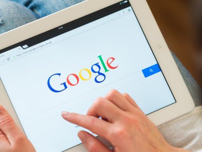 Google face din nou schimbări. …