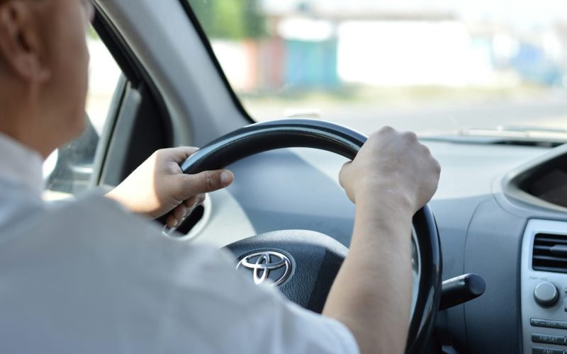 Devine obligatoriu pentru conducătorii auto care deţin permise de conducere pentru categoriile B şi BE. Guvernul schimbă regulile în transportul rutier