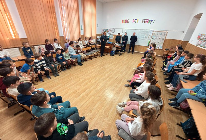 Lecție de viață pentru elevii botoșăneni, de Ziua Europeană a Numărului Unic de Urgență 112