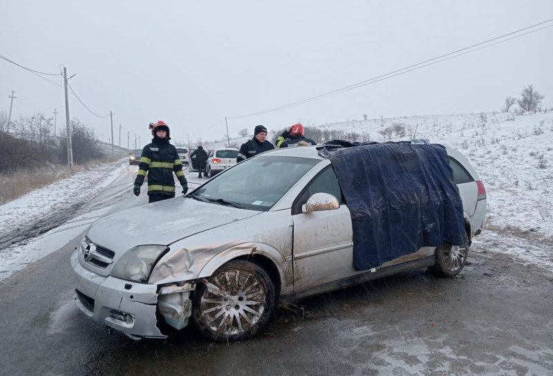 Doi adulți și un bebeluș au ajuns la spital în urma unui accident produs în apropiere de Flămânzi