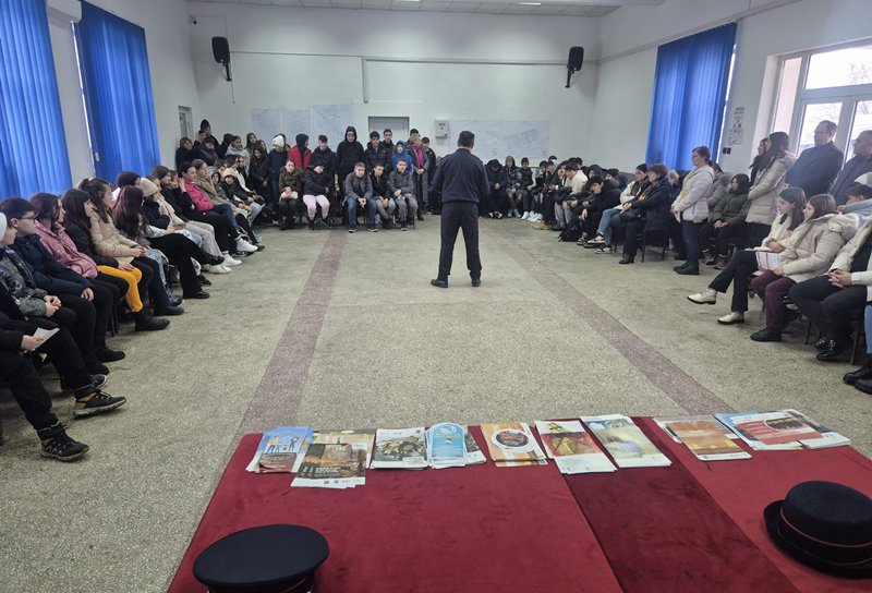 Exerciții de evacuare în caz de cutremur la două școli din județ