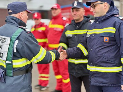 Pompierii botoșăneni, în sprijinul colegilor …