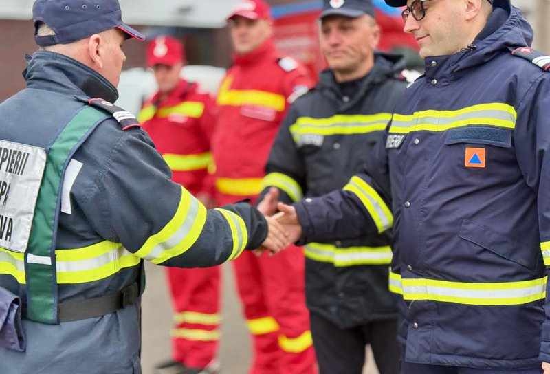 Pompierii botoșăneni, în sprijinul colegilor din județul Brăila