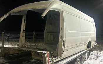 Caroserie parţială a unui microbuz …