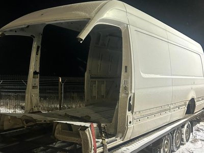 Caroserie parţială a unui microbuz …