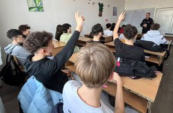 Peste 1500 de elevi au …