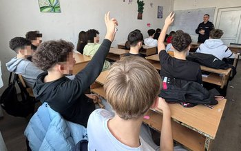 Peste 1500 de elevi au …