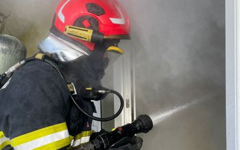 Casă cuprinsă de un incendiu …