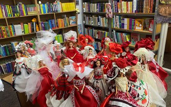 Două expoziții dedicate Lunii Femeii: …