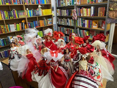 Două expoziții dedicate Lunii Femeii: …