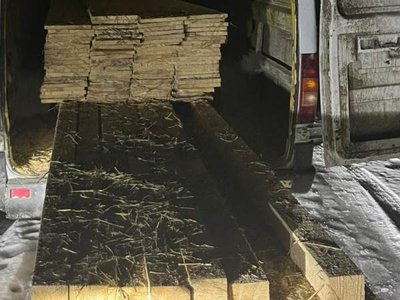 Material lemnos confiscat de polițiștii …