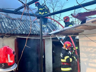 Două case în pericol din …