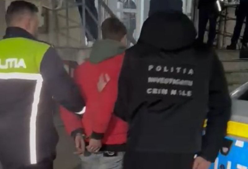 Tânăr reținut pentru infracțiunile de tâlhărie calificată și violare de domiciliu