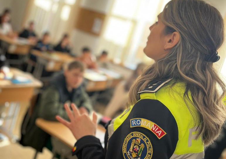 Polițiștii de siguranță școlară – activități continue în unitățile de învățământ