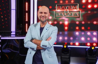 Cosmin Seleși, prezentatorul emisiunii ”Batem …