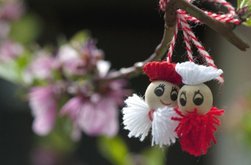 „Conexiuni în alb și roșu” …