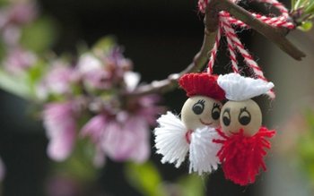 „Conexiuni în alb și roșu” …