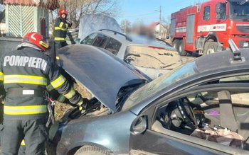 Două autoturisme implicate într-un accident …