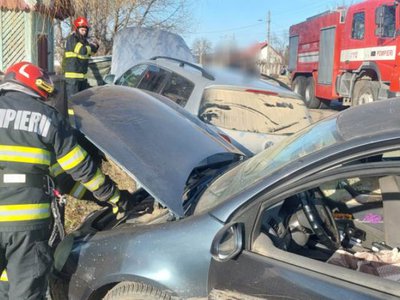 Două autoturisme implicate într-un accident …
