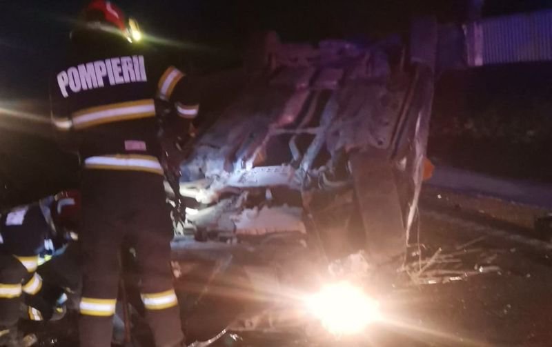 Șofer ajuns la spital după ce s-a răsturnat cu mașina la Zăicești