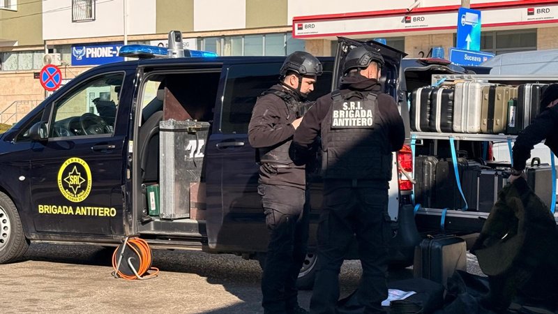 Desfășurare de forțe la Dorohoi după ce un bărbat a lăsat un pachet suspect în incinta BRD
