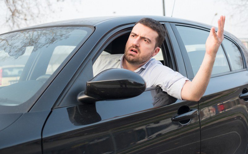 Șicanările în trafic pot fi reclamate prin noua platformă e-SAR. Specialiștii explică de ce șoferii se enervează mai ușor