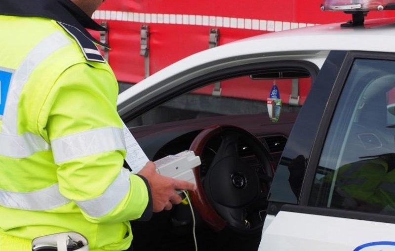 Șofer în vârstă de 78 de ani depistat la volan sub influența băuturilor alcoolice