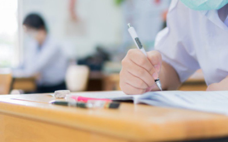 Simularea Evaluării Naționale, sub semnul întrebării. Mii de profesori cer anularea testelor pentru clasa a VIII-a