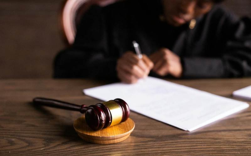 Dosar penal pentru conducerea unui vehicul fără permis de conducere și aflat sub influența alcoolului sau a altor substanțe