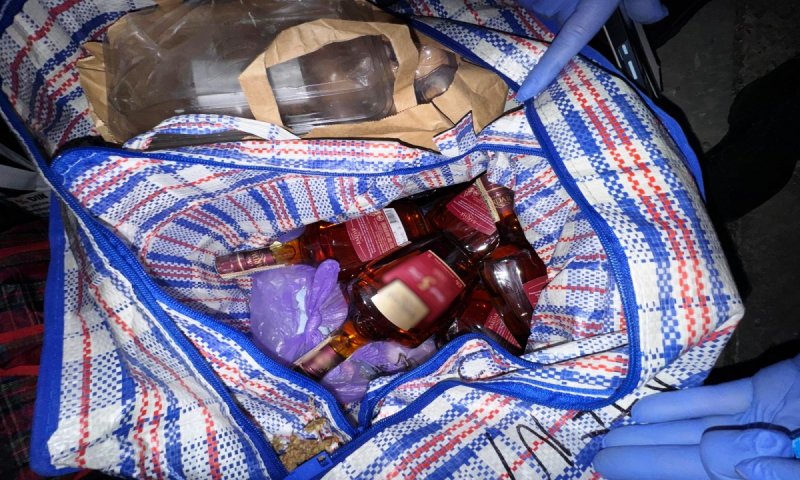 Contrabandă cu băuturi, oprită la Stânca