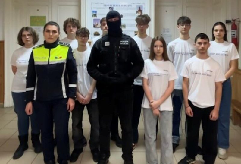 ATENȚIE! Distribuirea de imagini intime cu colegi poate distruge vieți și atrage răspunderea penală