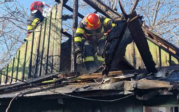 Anexă distrusă de flăcări la …