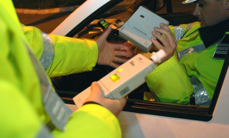 Dosar penal pentru conducerea unui autoturism sub influența băuturilor alcoolice